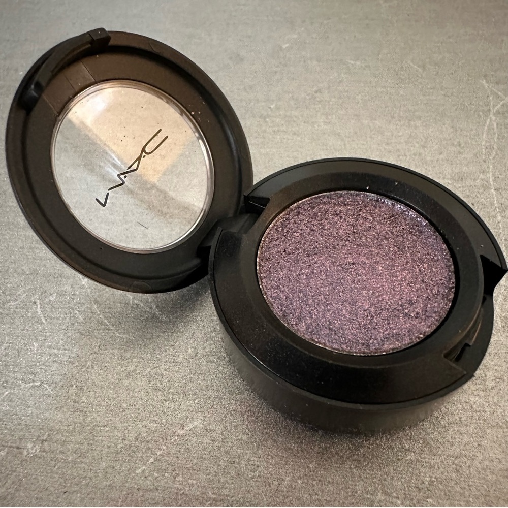 NWOT MAC FEEL THE FEVER Dazzleshadow